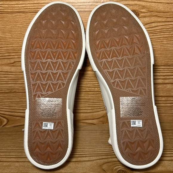 Women’s Size 8 Aerie Smiley® Lace Up Sneakers - Picture 4 of 7